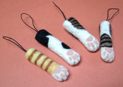 すみ田理恵さん 猫の手ストラップ